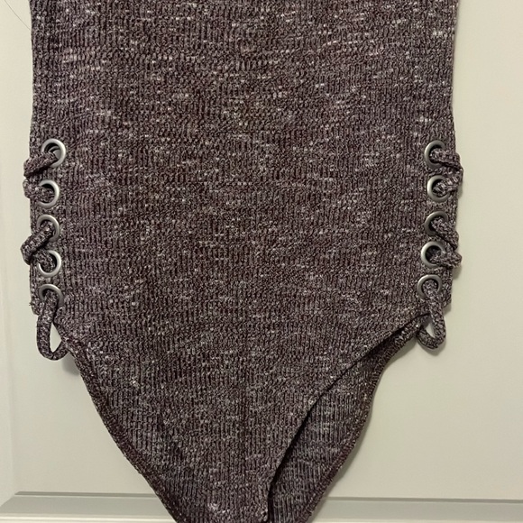 Beautiful Ribbed bodysuit - Picture 2 of 5